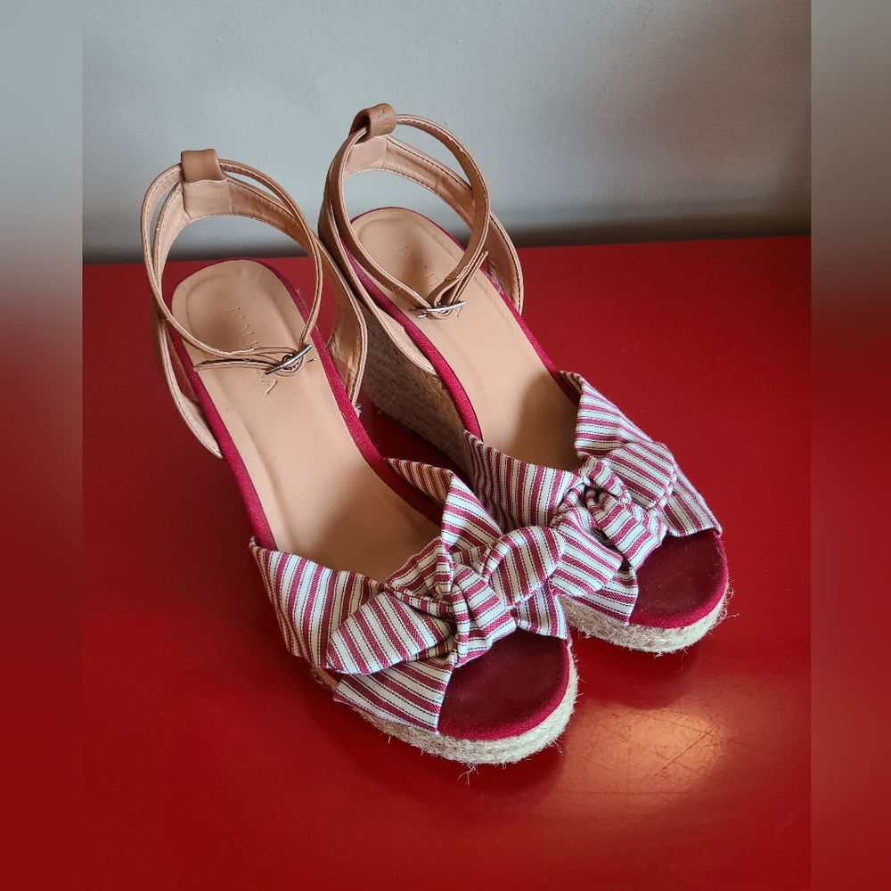 Nautica red / white wedge sandals, ideal for the beach or summer parties!